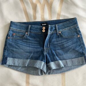Hudson Jean shorts
Croxley mid thigh short
Size 27